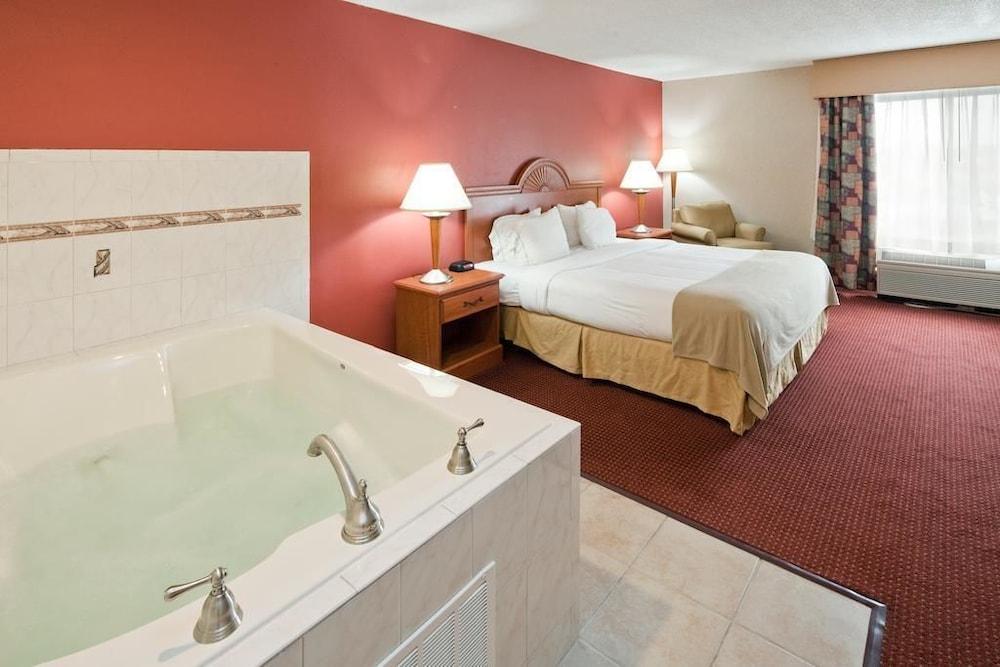 Holiday Inn Express Cincinnati-לורנסבורג מראה חיצוני תמונה
