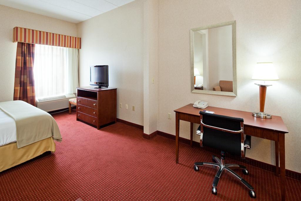 Holiday Inn Express Cincinnati-לורנסבורג מראה חיצוני תמונה