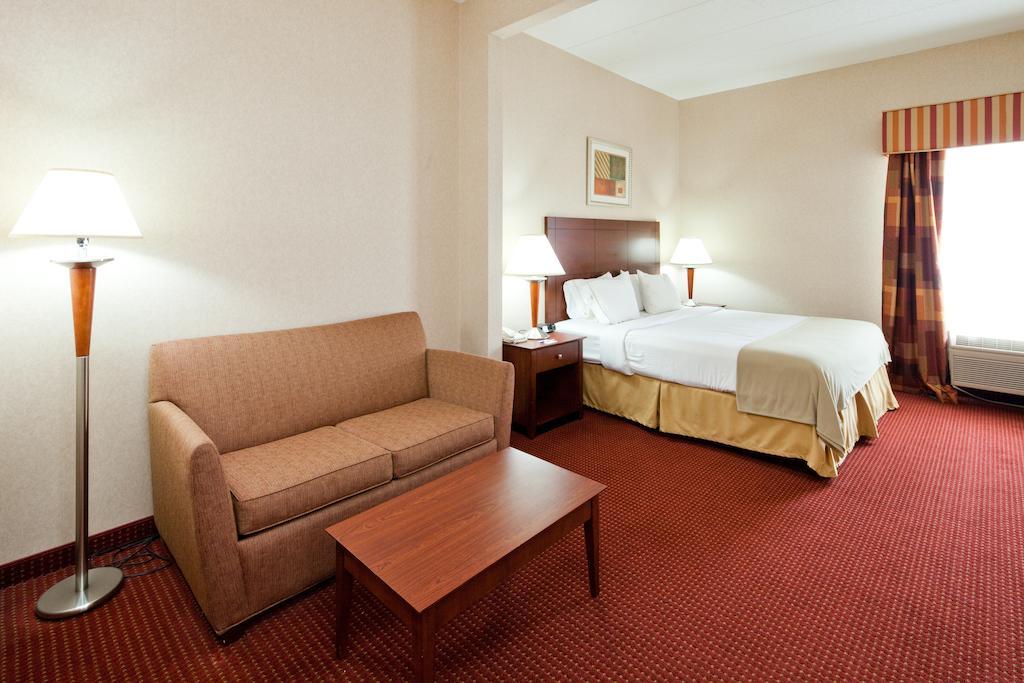 Holiday Inn Express Cincinnati-לורנסבורג מראה חיצוני תמונה