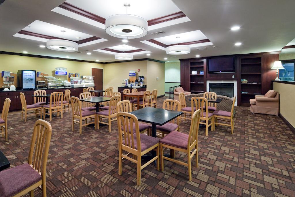 Holiday Inn Express Cincinnati-לורנסבורג מראה חיצוני תמונה